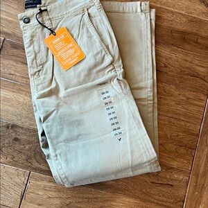 American eagle men’s extreme flex slim straight size 28/30 khaki Pants NWT